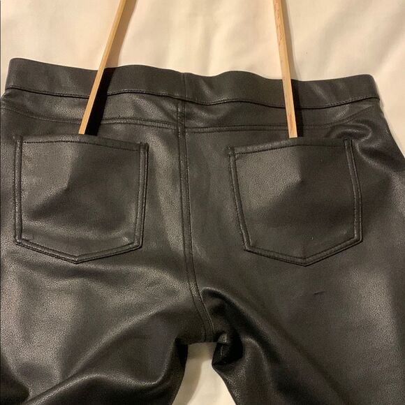 No Boundaries Black High-Waisted Leggings Sleek Fit - Picture 2 of 7